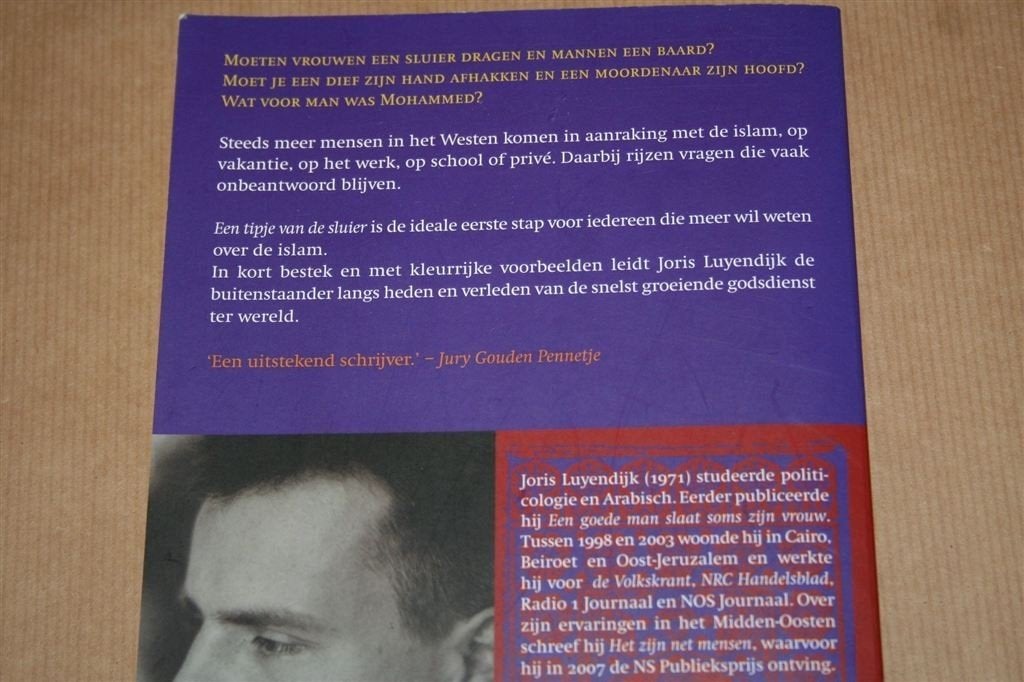 Een tipje van de sluier. Islam voor beginners., Ophalen of Verzenden, Gelezen, Islam