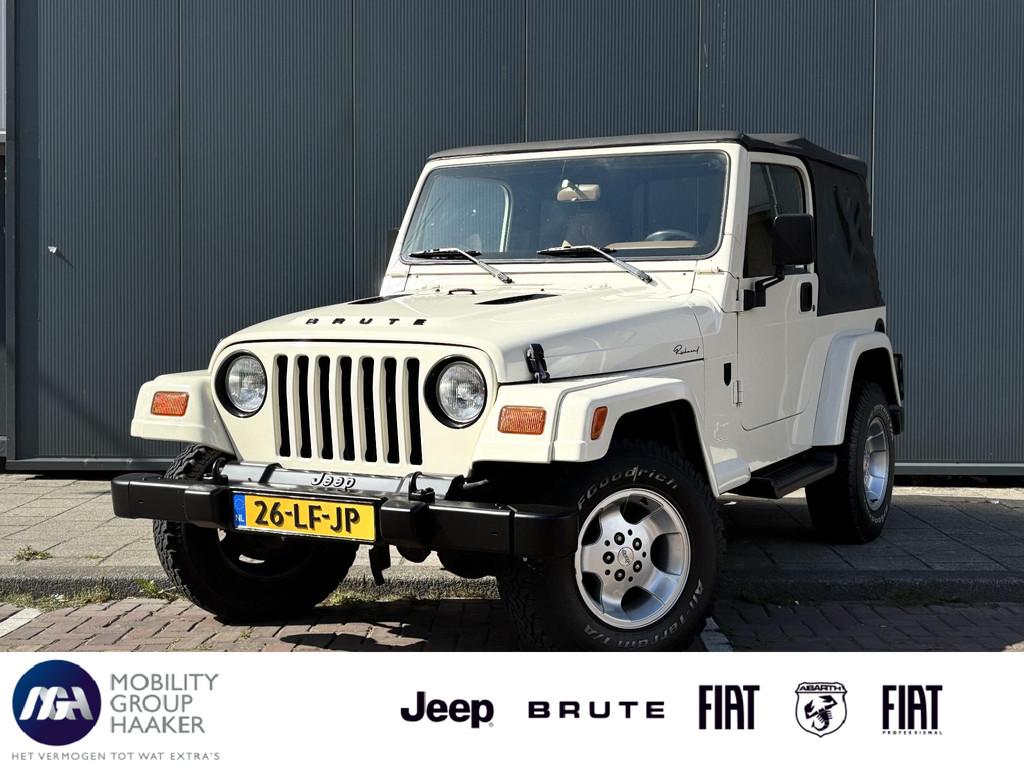 Jeep Wrangler 4.0i Softtop BRUTE | Airco | Cruise Control |, Gebruikt, Airbags, 2000 kg, Wit
