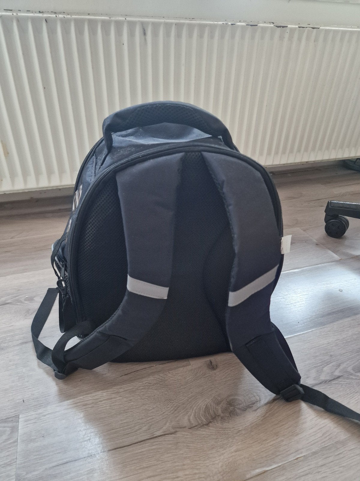 Cat Carrier, Ophalen