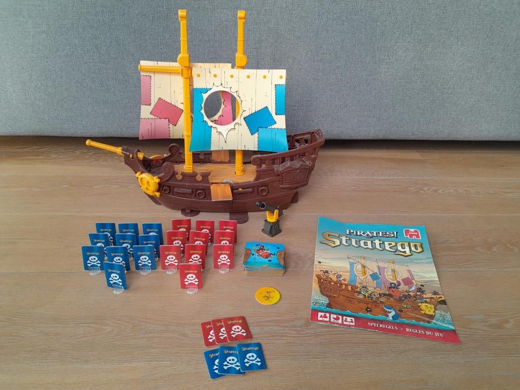 Stratego Pirates Spel met Schip en Speelstukken, Ophalen of Verzenden, Zo goed als nieuw, Jongen of Meisje