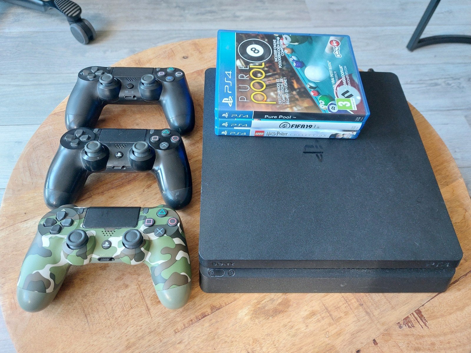 PlayStation 4 Slim met 3 controllers en 3 games, Ophalen of Verzenden, Zo goed als nieuw, Met 3 controllers of meer, Slim