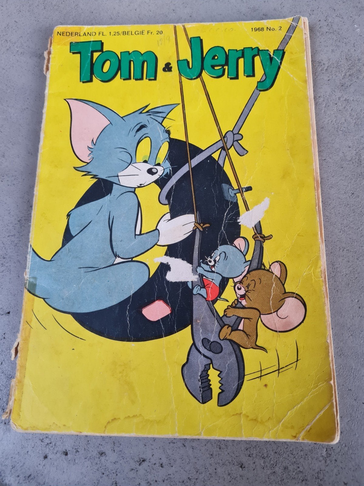 Tom & Jerry stripboek - 1968 No. 2 - Beschadigd, Eén stripboek, Ophalen of Verzenden, Gelezen