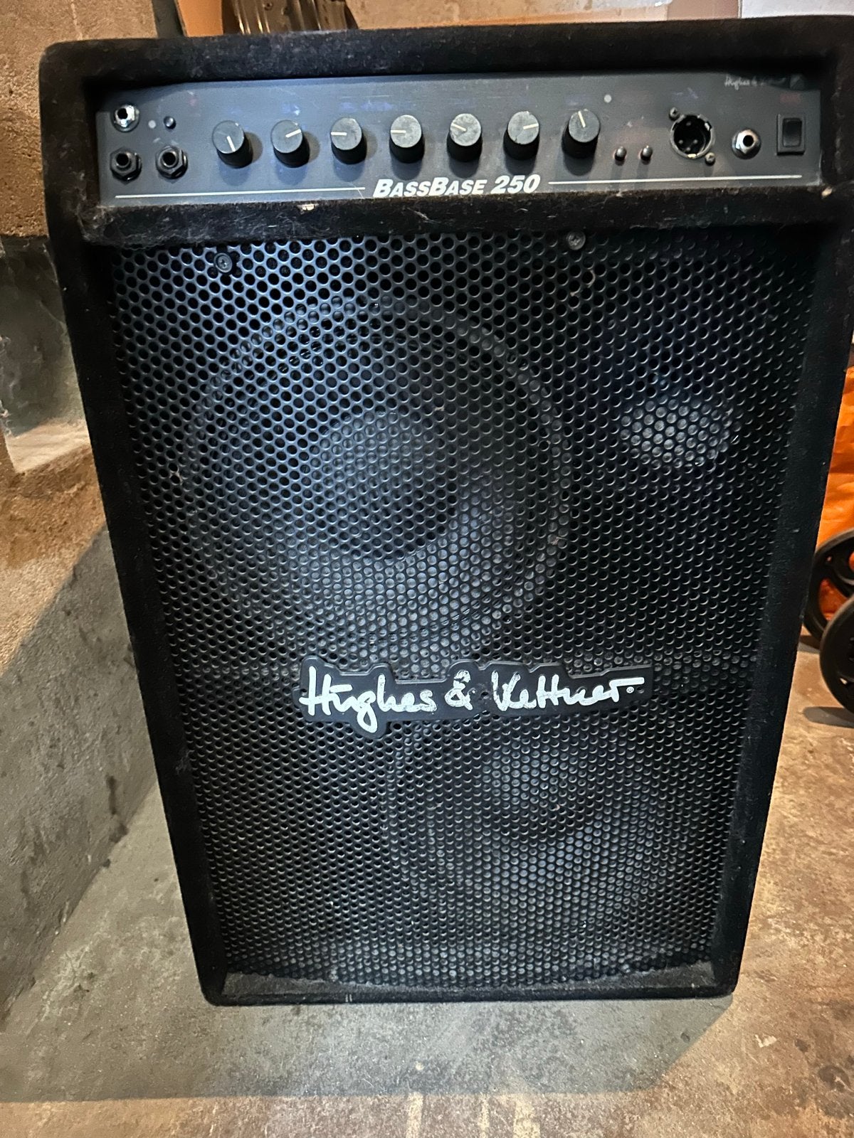 Hughes & Kettner BassBase 250 basversterker, Muziek en Instrumenten, Ophalen, Gebruikt, 100 watt of meer