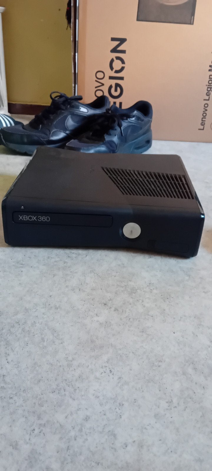 xbox 360 met 2  controllers, Ophalen of Verzenden, Zo goed als nieuw, 250 GB, Met 2 controllers