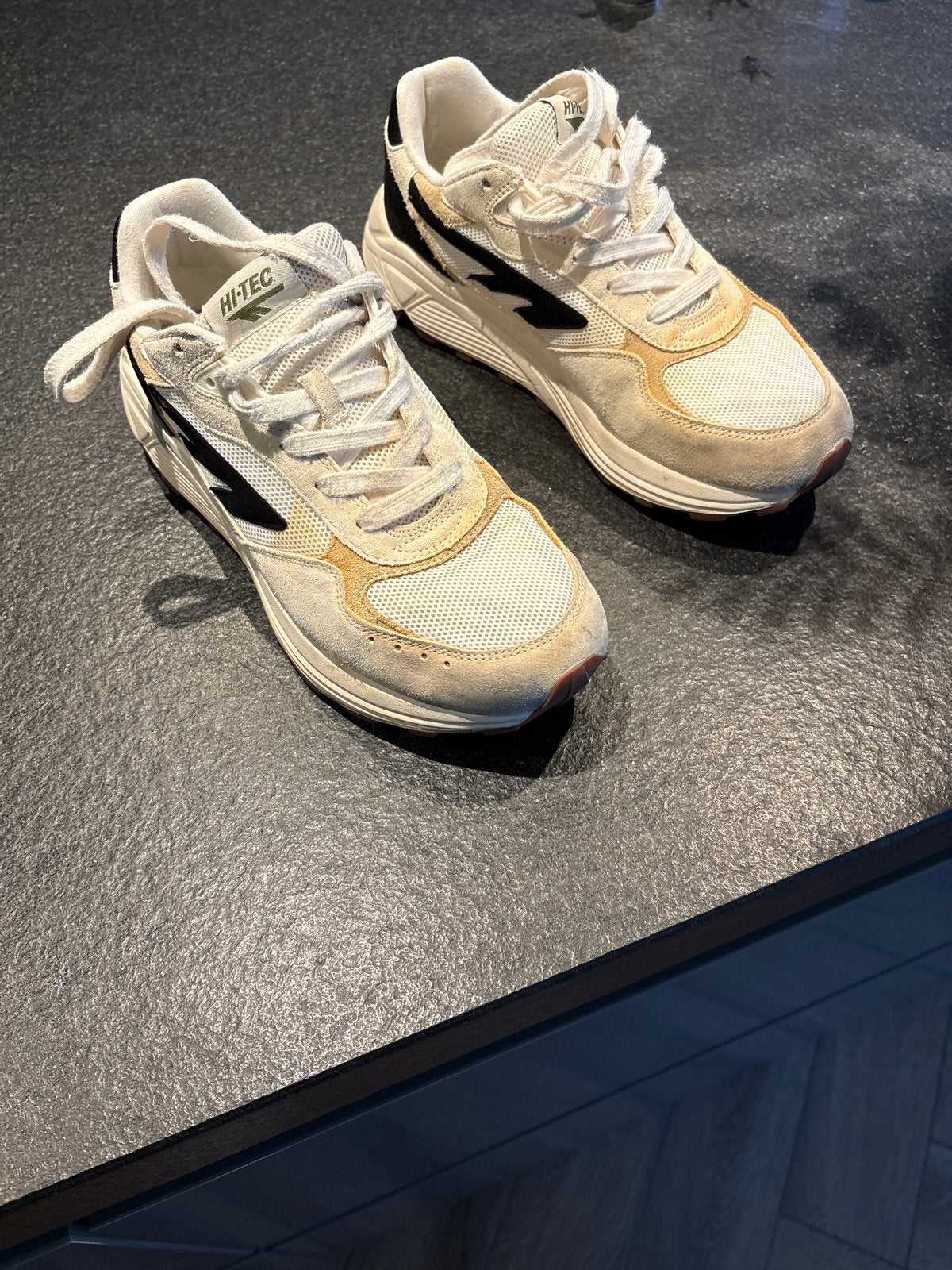 Hi-Tec Shadow Sneakers - Crème/Zwart, Wit, Ophalen of Verzenden, Sneakers of Gympen, Gedragen