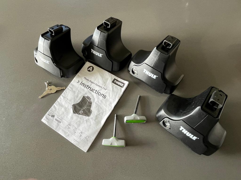 set 2: Thule Rapid System 754 dakdragervoeten, Ophalen of Verzenden, Gebruikt