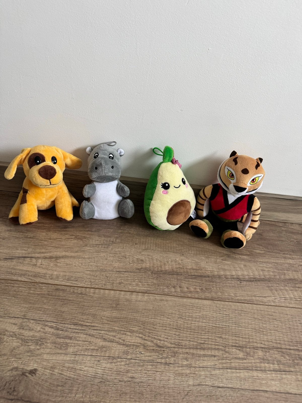 Leuke knuffels: hond, nijlpaard, avocado en tijger, Gebruikt, Overige merken, Middelgroot (20 tot 80 cm), Geel
