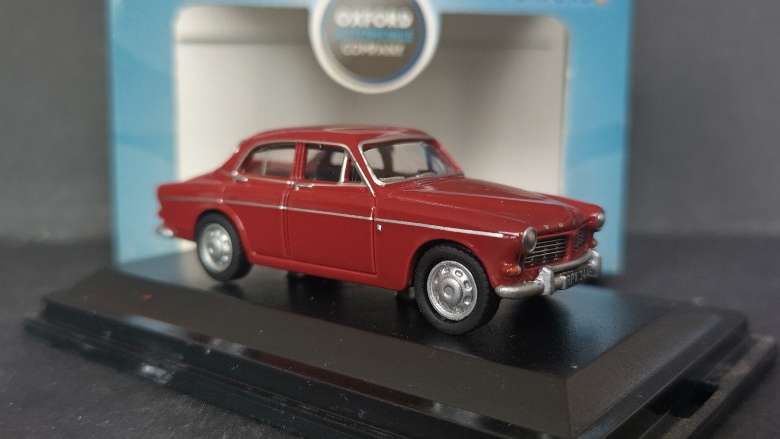 Volvo Amazon Cherry Red 1:76 Oxford Diecast Pol, Hobby en Vrije tijd, Oxford, Auto, Verzenden, .