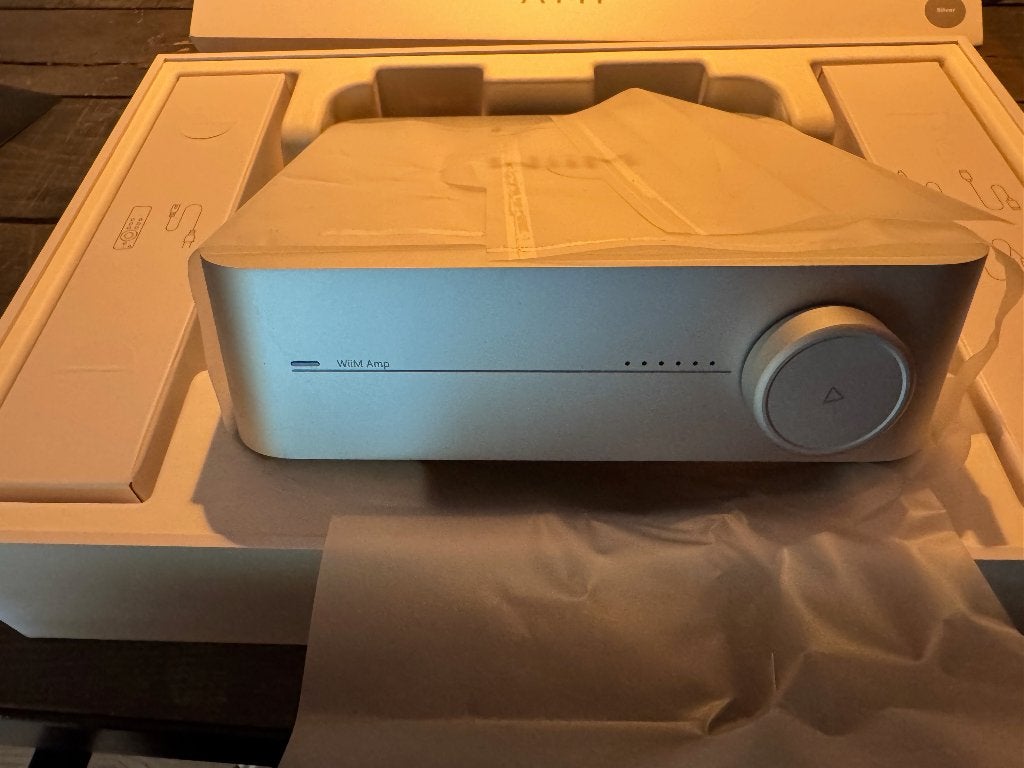 Foto 2 van Wiim Amp zilver versterker met Audio Streamer