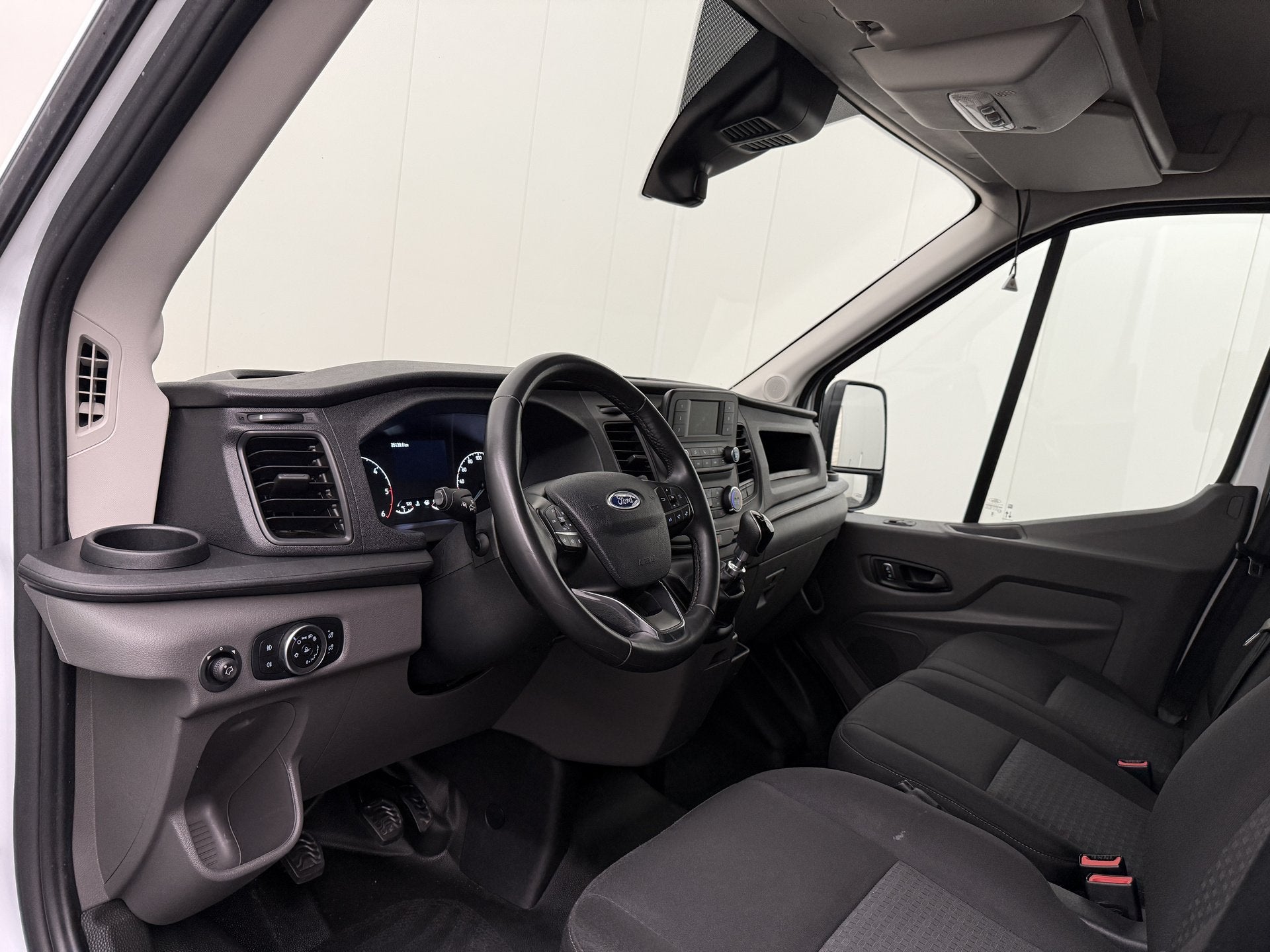 Ford Transit 2.0TDCi 130PK L4H3 Jumbo | Airco | Cruise | Cam, Auto's, Stof, Gebruikt, Wit, Multifunctioneel stuurwiel