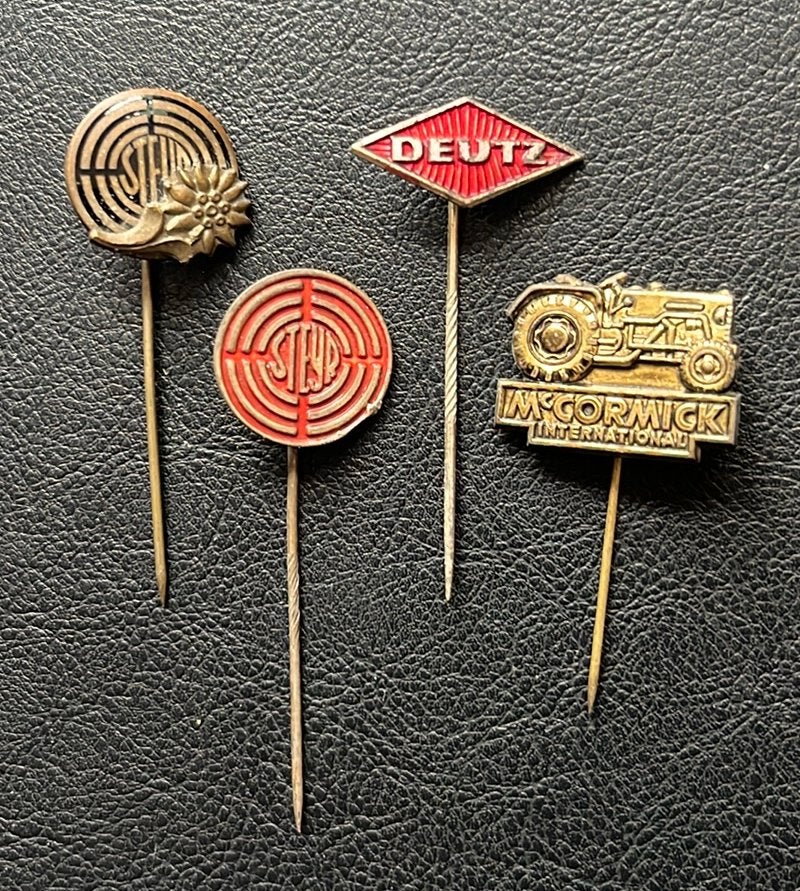 Vintage Trekker / Tractor Speldjes - Steyr, Deutz, McCormick, Verzamelen, Gebruikt, Transport, Ophalen of Verzenden, Speldje of Pin