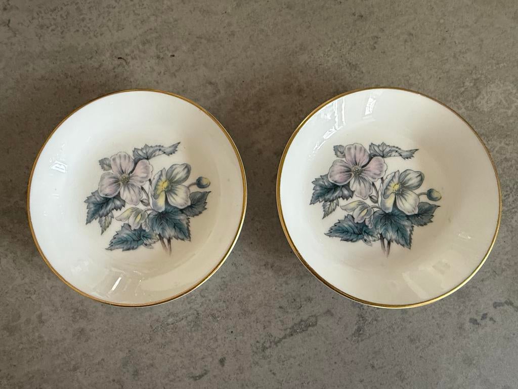2 vintage speldenschaaltjes Royal Worcester, Ophalen of Verzenden, Zo goed als nieuw, Porselein, Overige typen