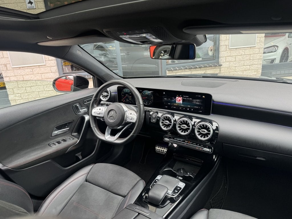 Mercedes-Benz A-Klasse 200d Panoramadak Amg Pakket Matrix Le, Auto's, Automaat, 745 kg, Gebruikt, Euro 6