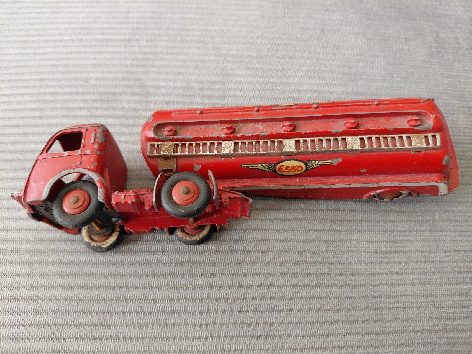 Dinky Toys Panhard Tractor en Titan Tankwagen (ESSO), Ophalen of Verzenden, Gebruikt