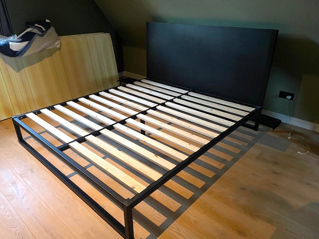 Matt Sleep bedframe De Loft, hoofdbord, zijtafels., Ophalen, Tweepersoons, Zo goed als nieuw, Bedbodem