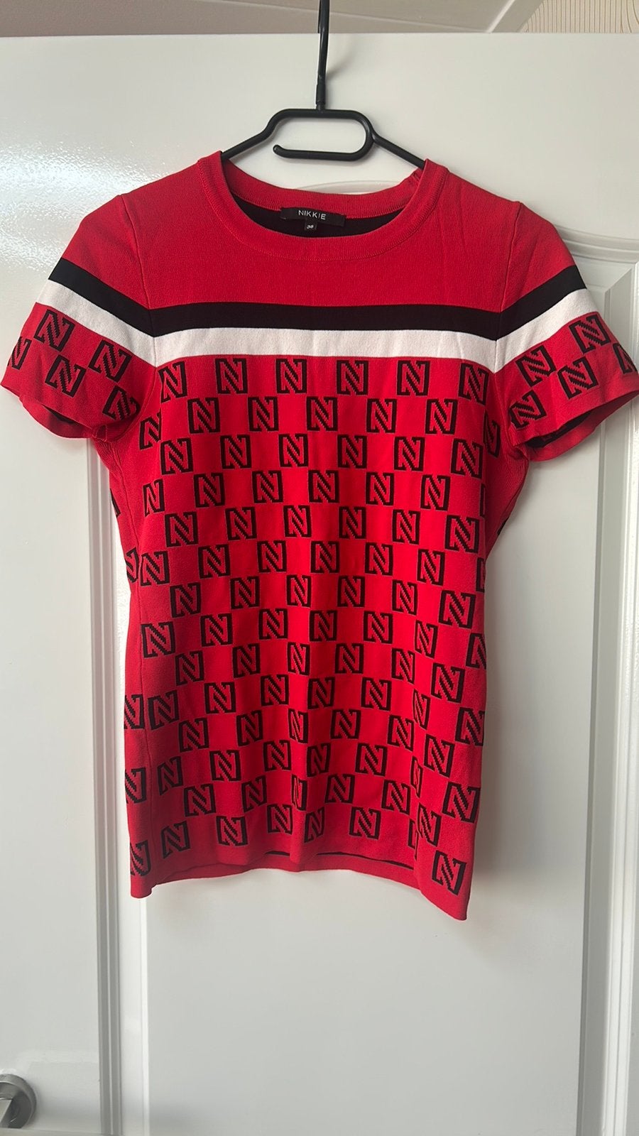 Mooi nieuw shirt van Nikkie Een dikke stof Maat 38, Ophalen of Verzenden, Zo goed als nieuw, Maat 38/40 (M), Korte mouw