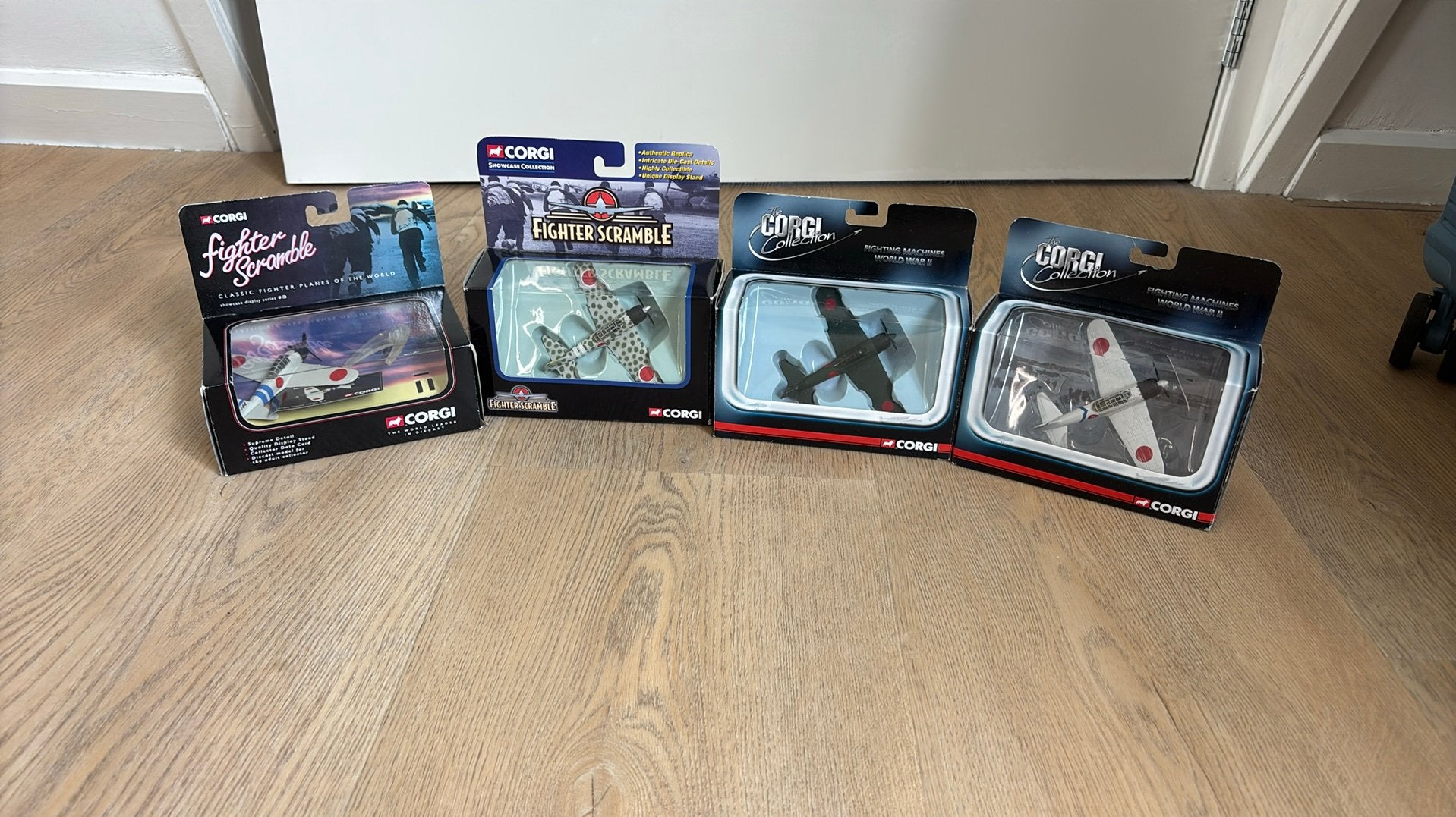 Corgi Showcase WW2 Vliegtuigen Die-cast met doos & standaard, Ophalen, Zo goed als nieuw, Vliegtuig