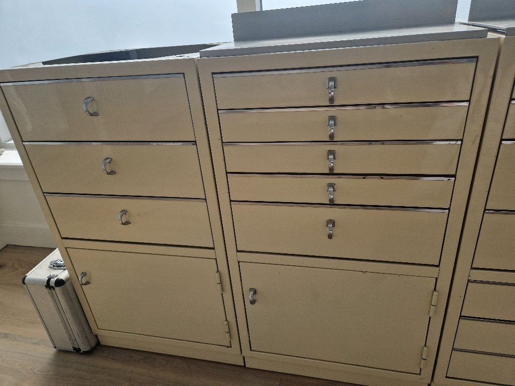 Baisch tandartskastjes, Ophalen