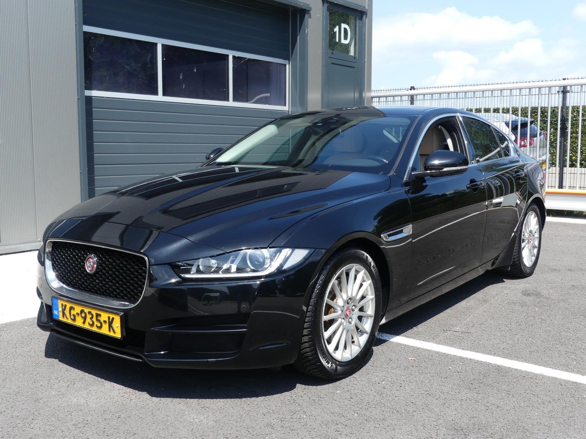 Jaguar XE / XF 2.0 D Portfolio AUTOMAAT Leer Navi LMV PDC Ca, Auto's, Automaat, Dealer onderhouden, Achterwielaandrijving, 4 cilinders