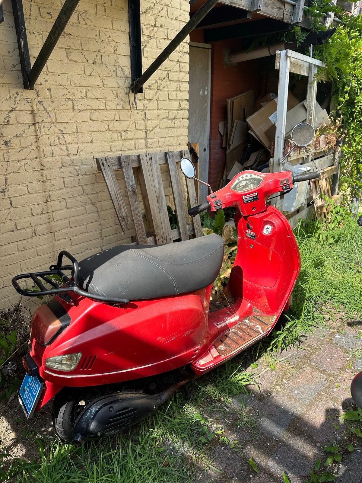 Rode scooter met 5.807 op de teller, Gebruikt, Benzine, Ophalen, Overige merken