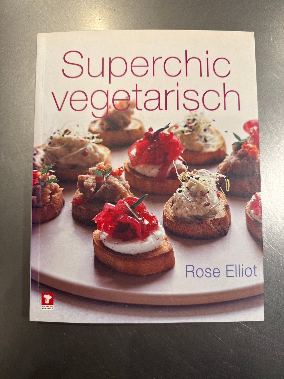 Superchic Vegetarisch Kookboek - Rose Elliot, Boeken, Vegetarisch, Voorgerechten en Soepen, Ophalen of Verzenden, Zo goed als nieuw