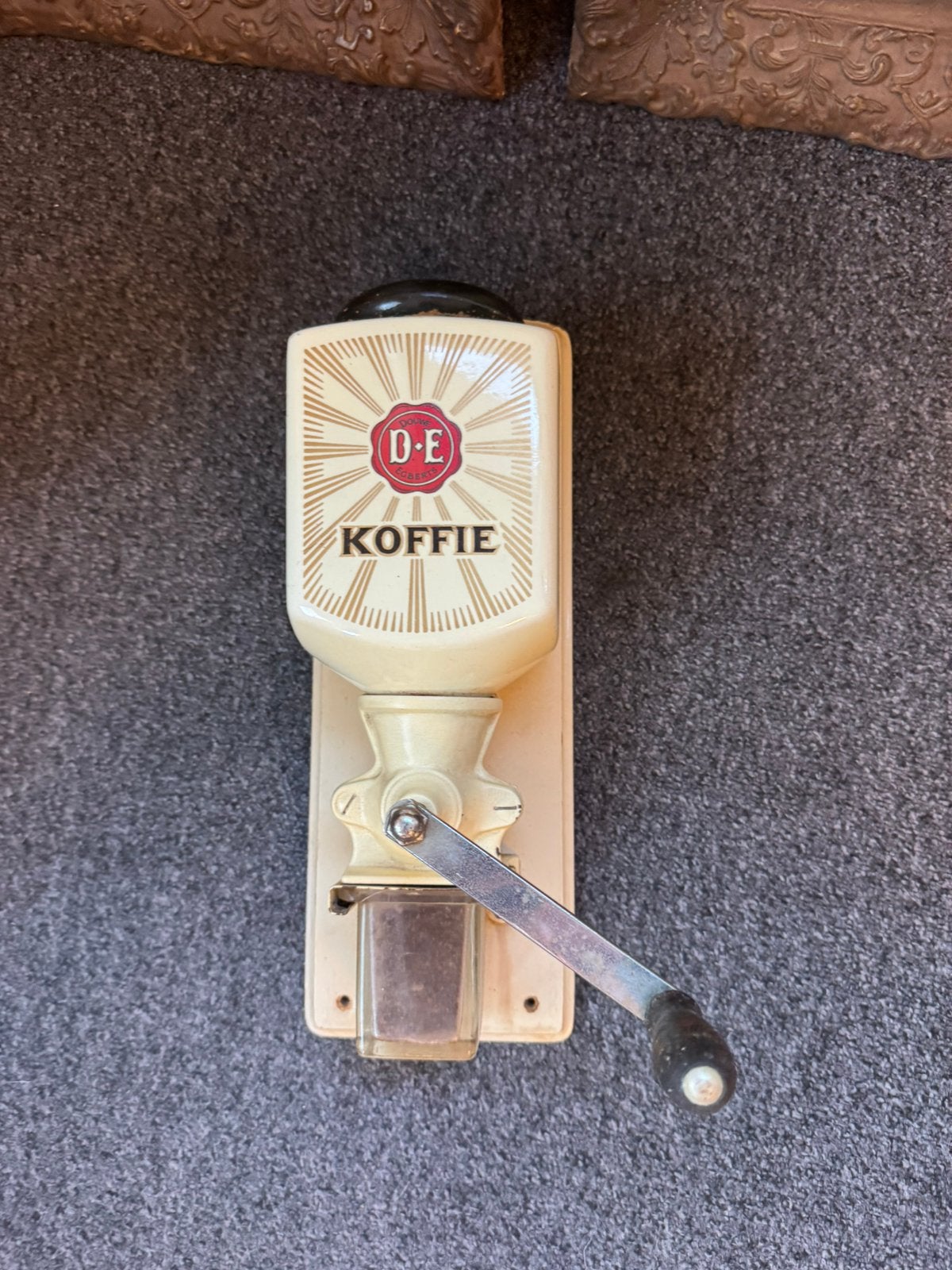 Vintage Douwe Egberts DE wandkoffiemolen – crème, Antiek en Kunst, Antiek | Keukenbenodigdheden, Ophalen of Verzenden
