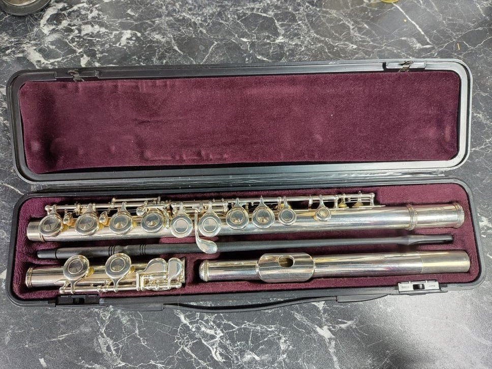 Yamaha 211SII dwarsfluit, gereviseerd, Muziek en Instrumenten, Blaasinstrumenten | Dwarsfluiten en Piccolo's, Ophalen, Ymgfinfo@music.yamaha.com