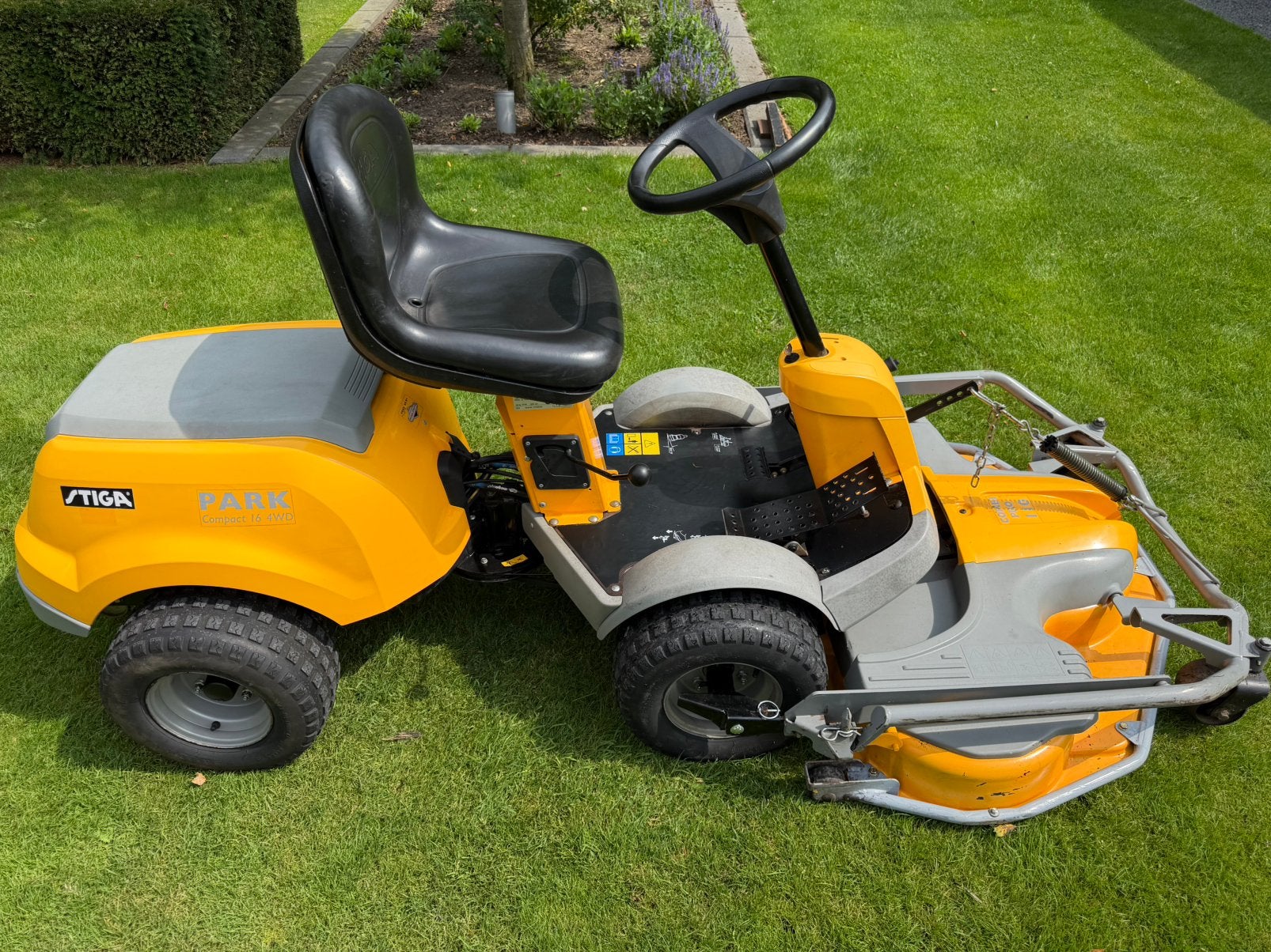 STIGA PARK COMPACT 16/4WD NIEUW COMBI PRO 110 DEK ZITMAAIER, Cirkelmaaier, Ophalen of Verzenden, Zo goed als nieuw, Benzine-grasmaaier