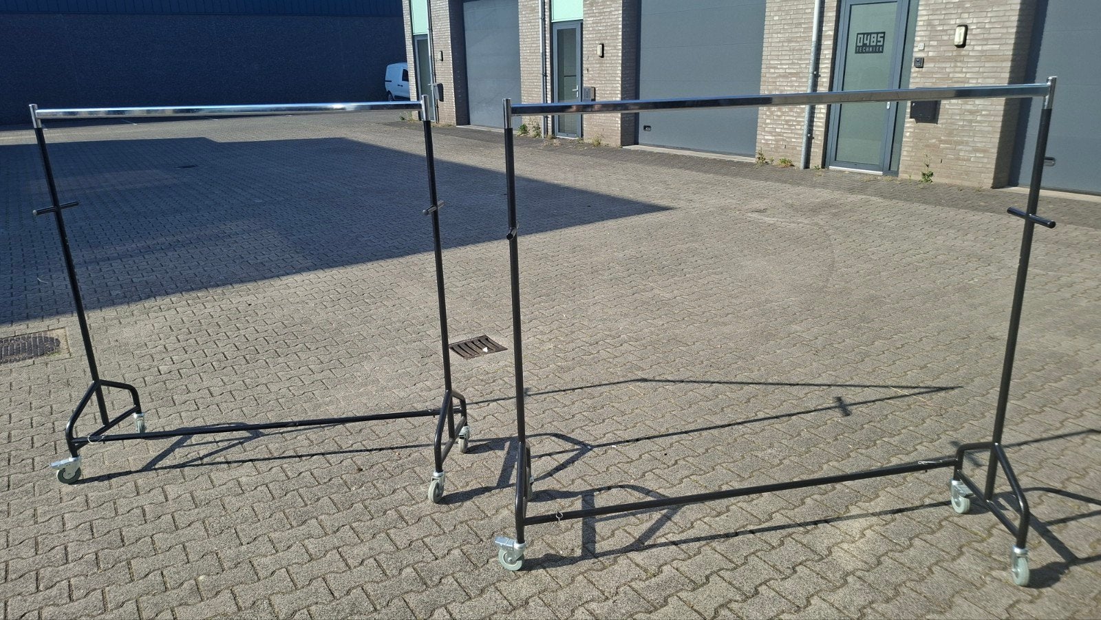 2x grote industriële kleding rekken, Ophalen, ., ., .