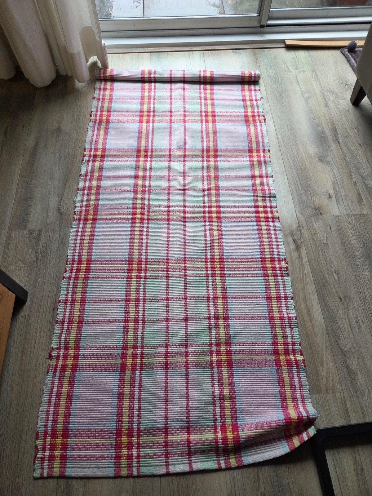 gratis vloerkleed in roze tinten, Ophalen, Gebruikt, 50 tot 100 cm, 150 tot 200 cm