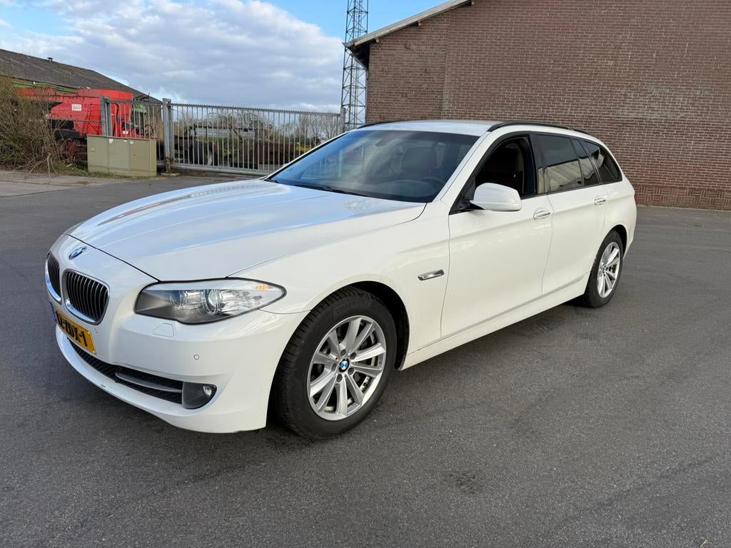 BMW 5-Serie 525D 160KW Touring X-drive 2012 Wit, Automaat, Euro 5, 1995 cc, Stoelverwarming