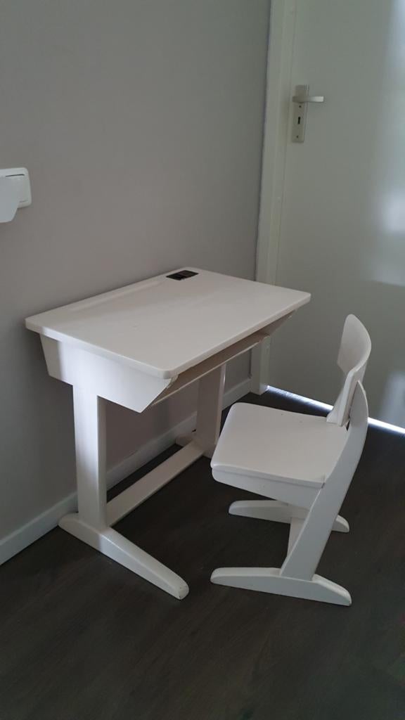 Wit kinderbureau met stoel, Ophalen, Gebruikt, Tafel(s) en Stoel(en)