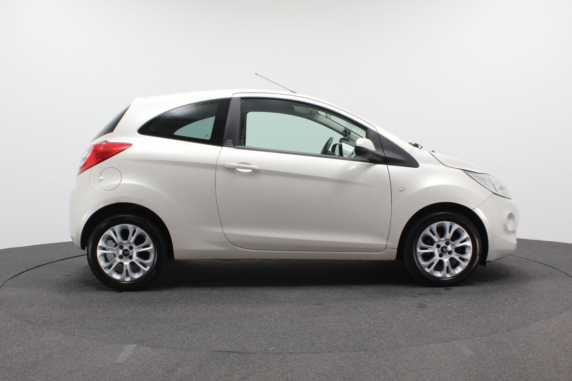 Ford Ka 1.2 Titanium X | Airco | Parelmoer | Parkeersensoren, Auto's, Voorwielaandrijving, Gebruikt, 4 cilinders, 4 stoelen