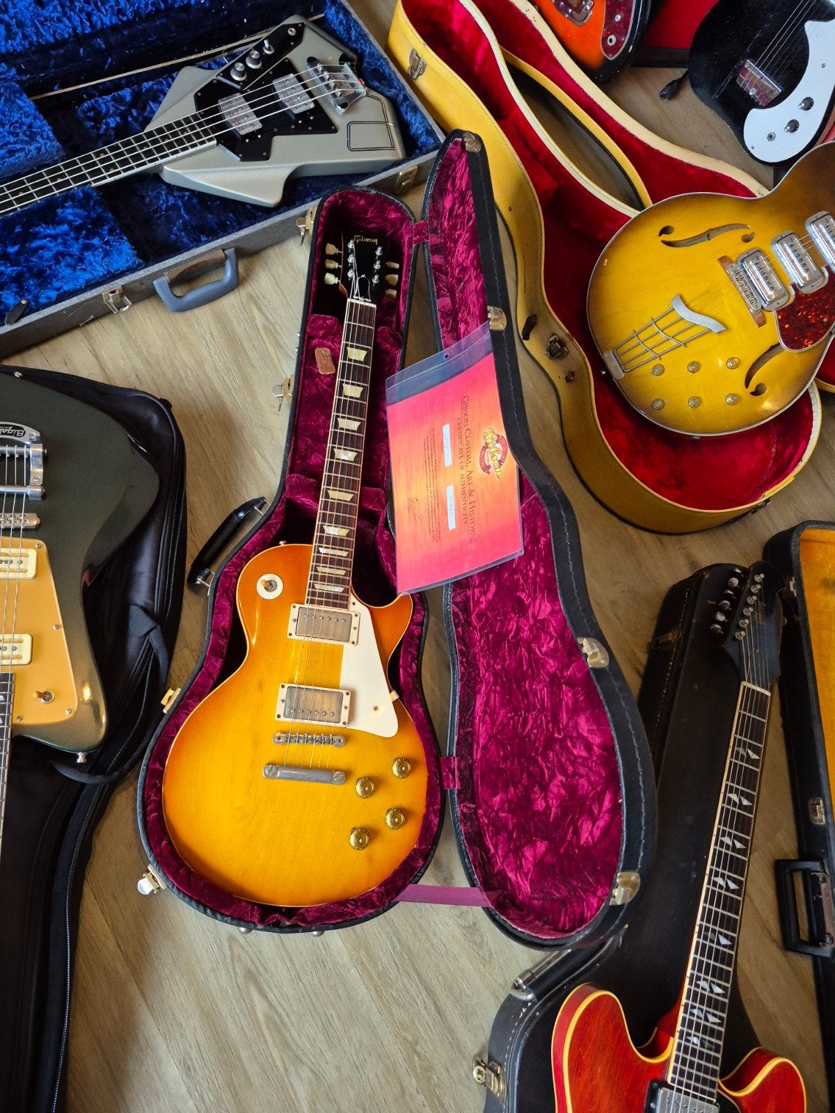 Foto 2 van Gitaar collectie vintage/high end. Gibson Harmony Burns etc
