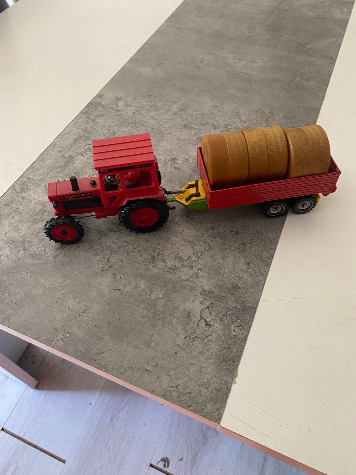 Britains volvo MB met aanhanger in goede staat, Ophalen of Verzenden, Zo goed als nieuw