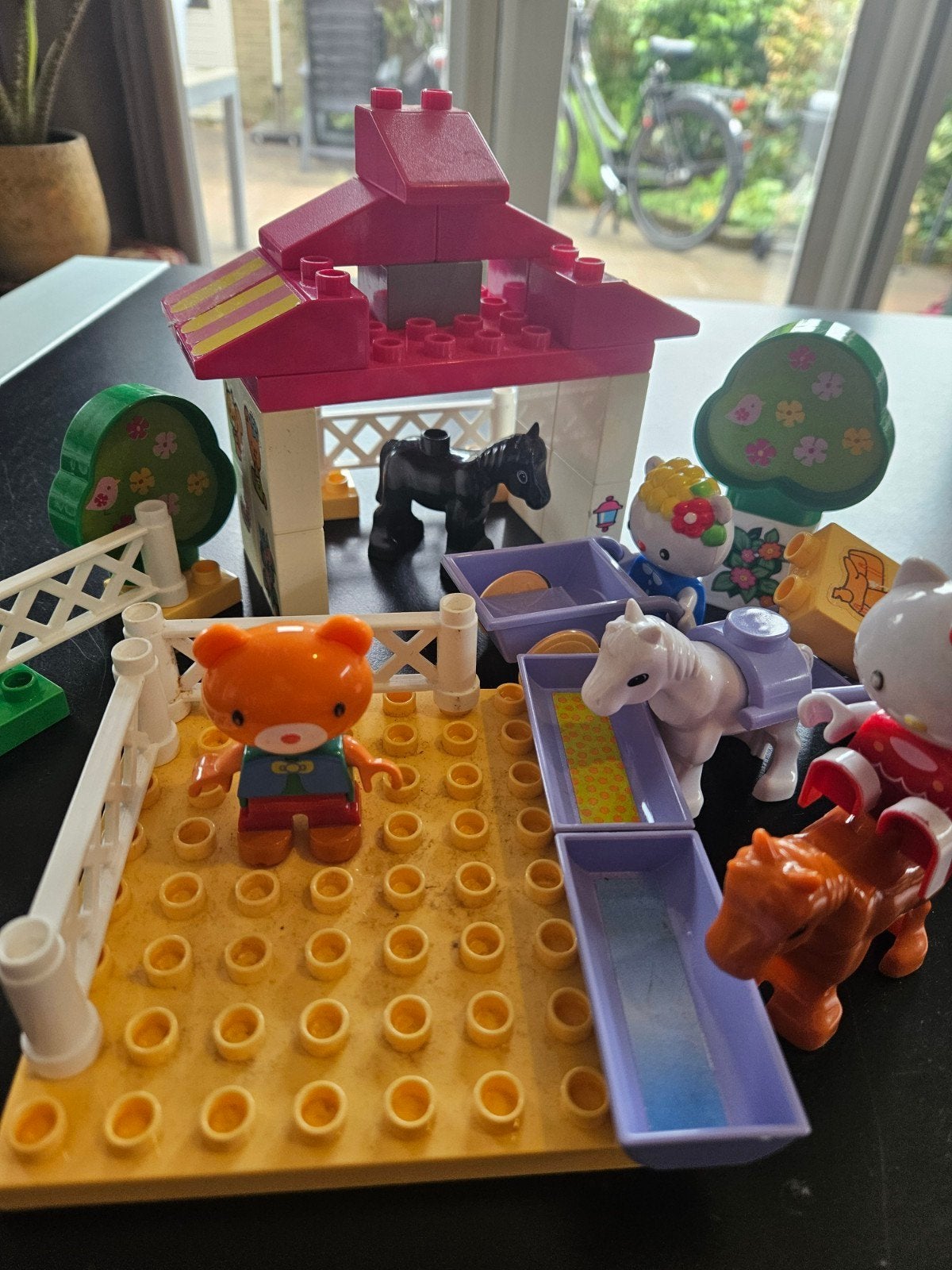 Lego Duplo Stalgebouw met Hello Kitty figuren Ophalen, Ophalen, Gebruikt, Duplo