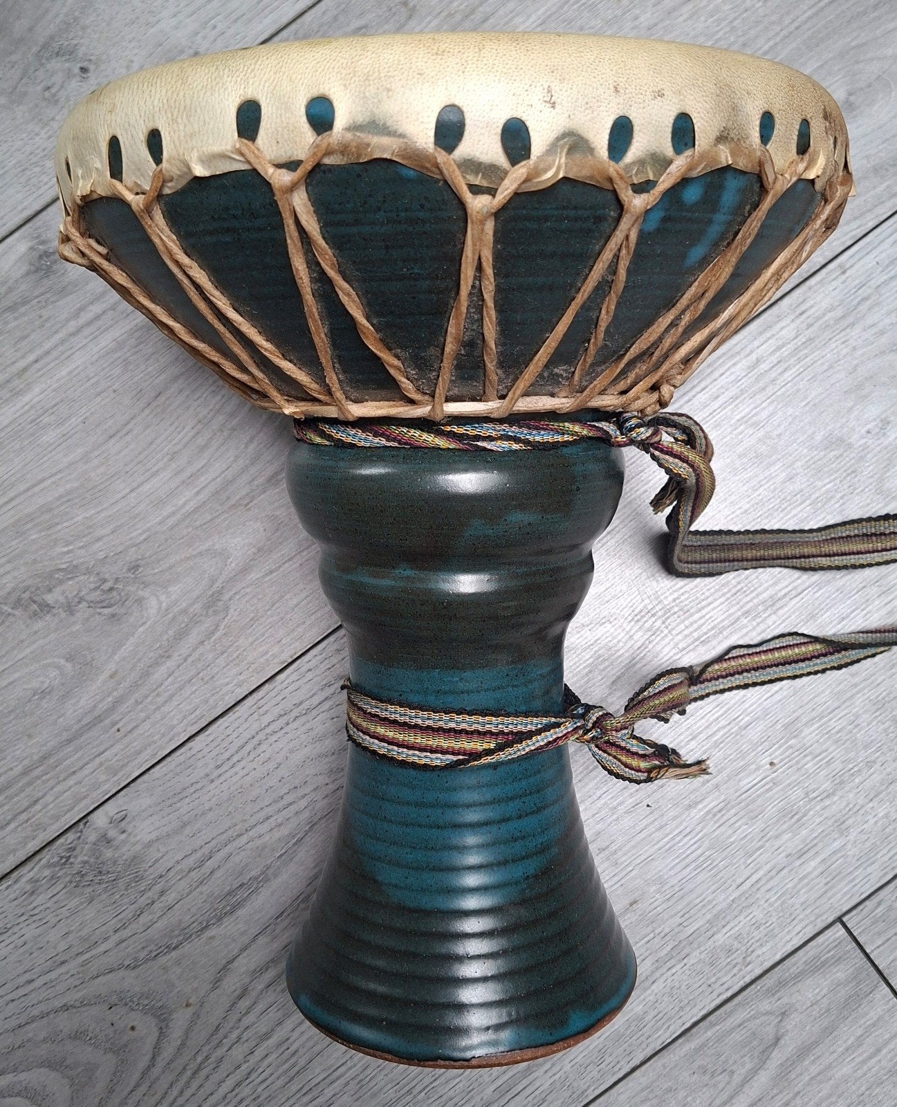 Handgemaakte keramische djembé / trommel 30cm hoog, Ophalen, Zo goed als nieuw, Overige merken