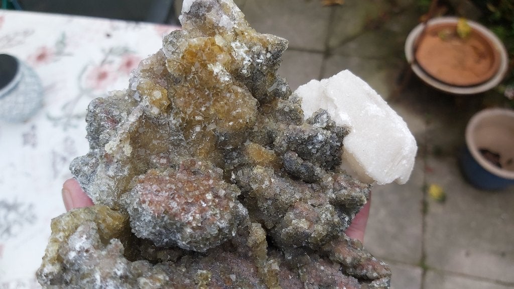 MP05 Rode (Hematoide), gele Fluoriet, Calciet Moscona Spanje, Ophalen of Verzenden, Mineraal