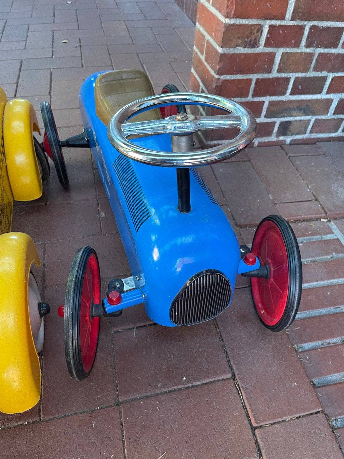 Blauwe retro trapauto voor kinderen, Kinderen en Baby's, Ophalen of Verzenden, Gebruikt, Trapvoertuig