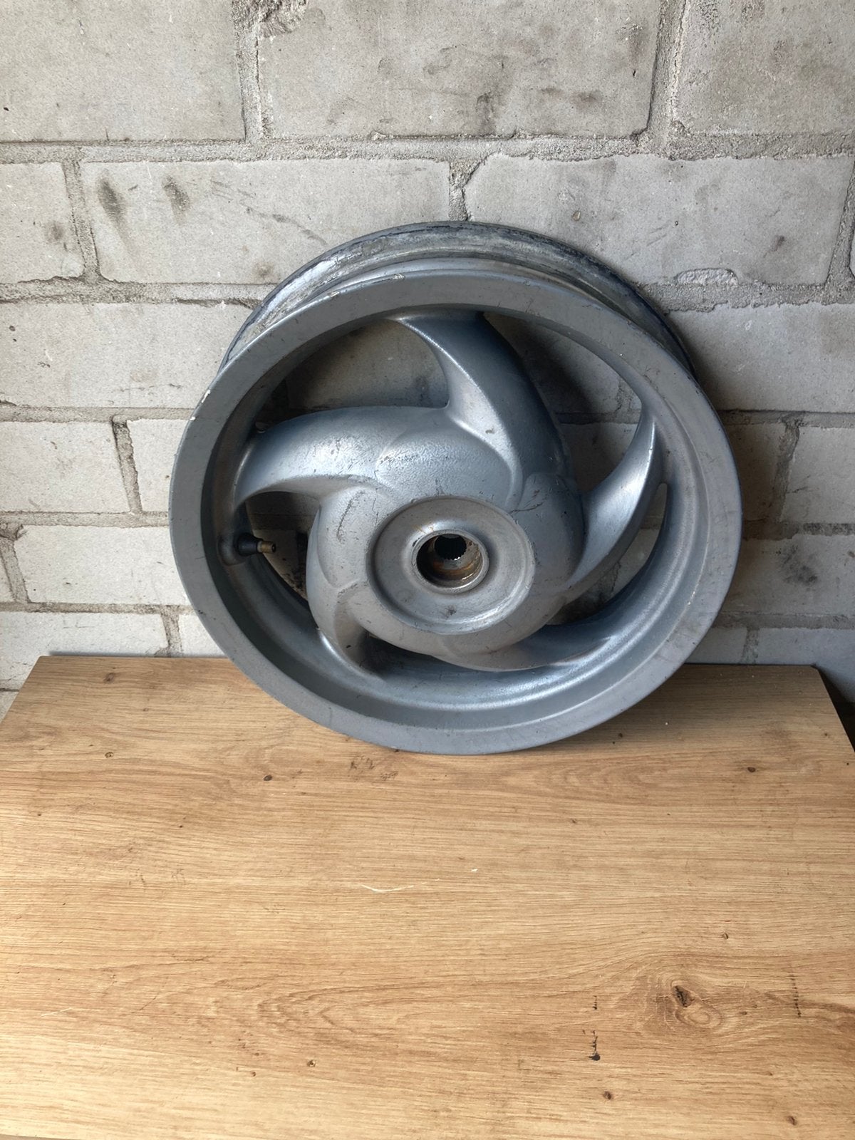 Runner motorvelg NIEUW NOS, Motoren, Ophalen of Verzenden