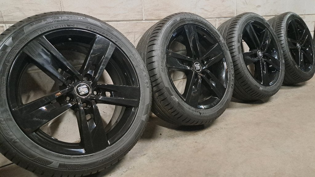 Nieuwe velgen & nieuwe banden Leon A3 Golf Octavia 225/45/17, Banden en Velgen, Nieuw, 17 inch, Ophalen of Verzenden