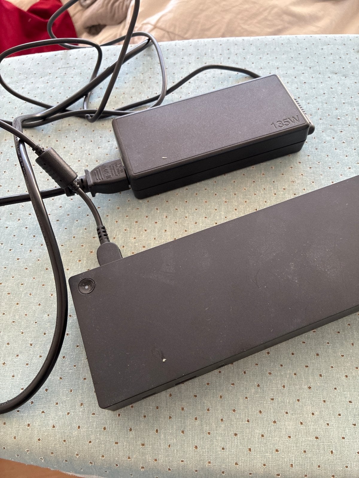 Lenovo ThinkPad Docking Station met 135W Voeding, Ophalen of Verzenden, Zo goed als nieuw, Docking station, Laptop