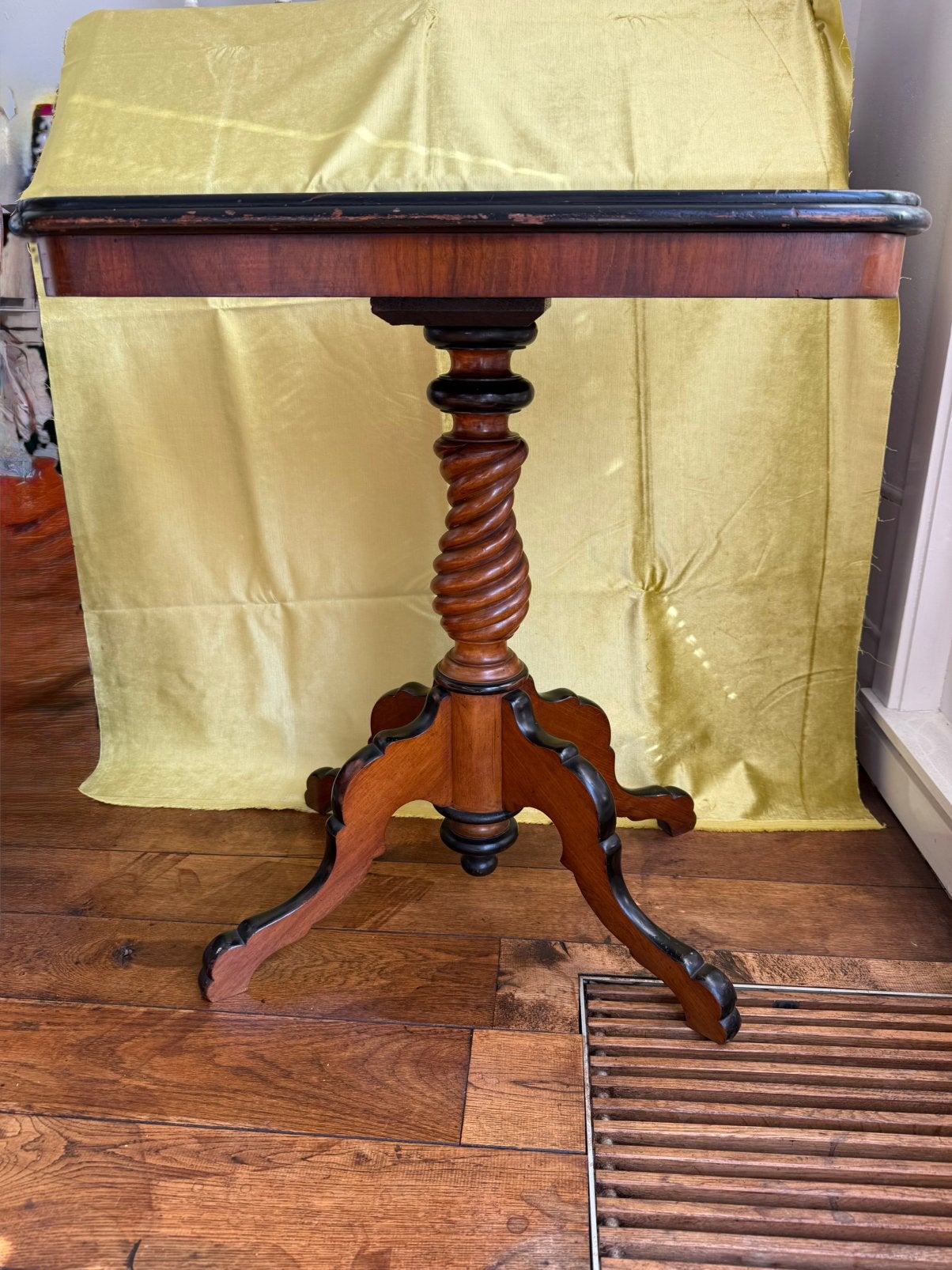 Decoratieve 19e eeuwse bijzettafel, Antiek en Kunst, Ophalen