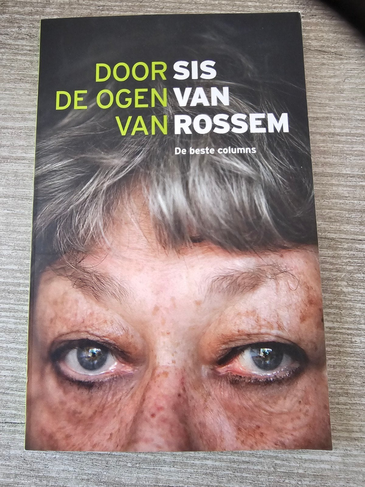 Door Sis de ogen van Van Rossem - De beste columns, Ophalen of Verzenden, Gelezen, Maarten van Rossem