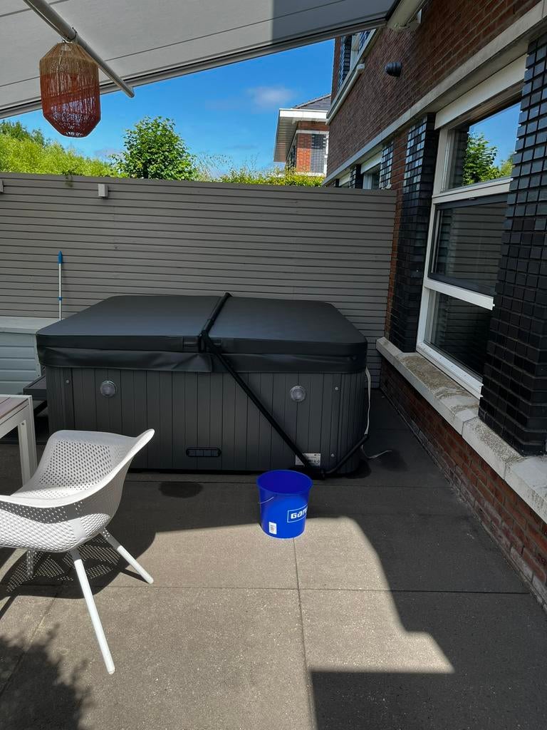 Spa coverlift cover valet rock it, Ophalen, Zo goed als nieuw