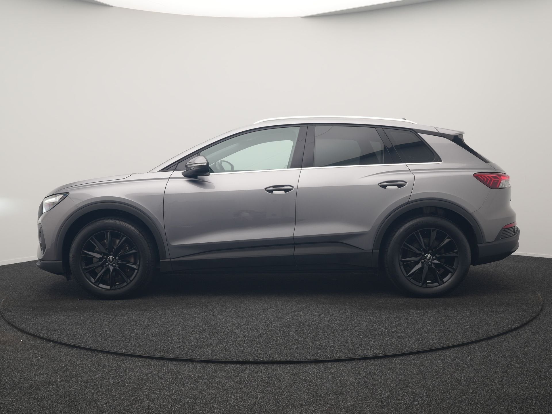 Audi Q4 e-tron 40 Advanced edition 82 kWh 204pk Dealer O.H., Automaat, Achterwielaandrijving, Gebruikt, 82 kWh
