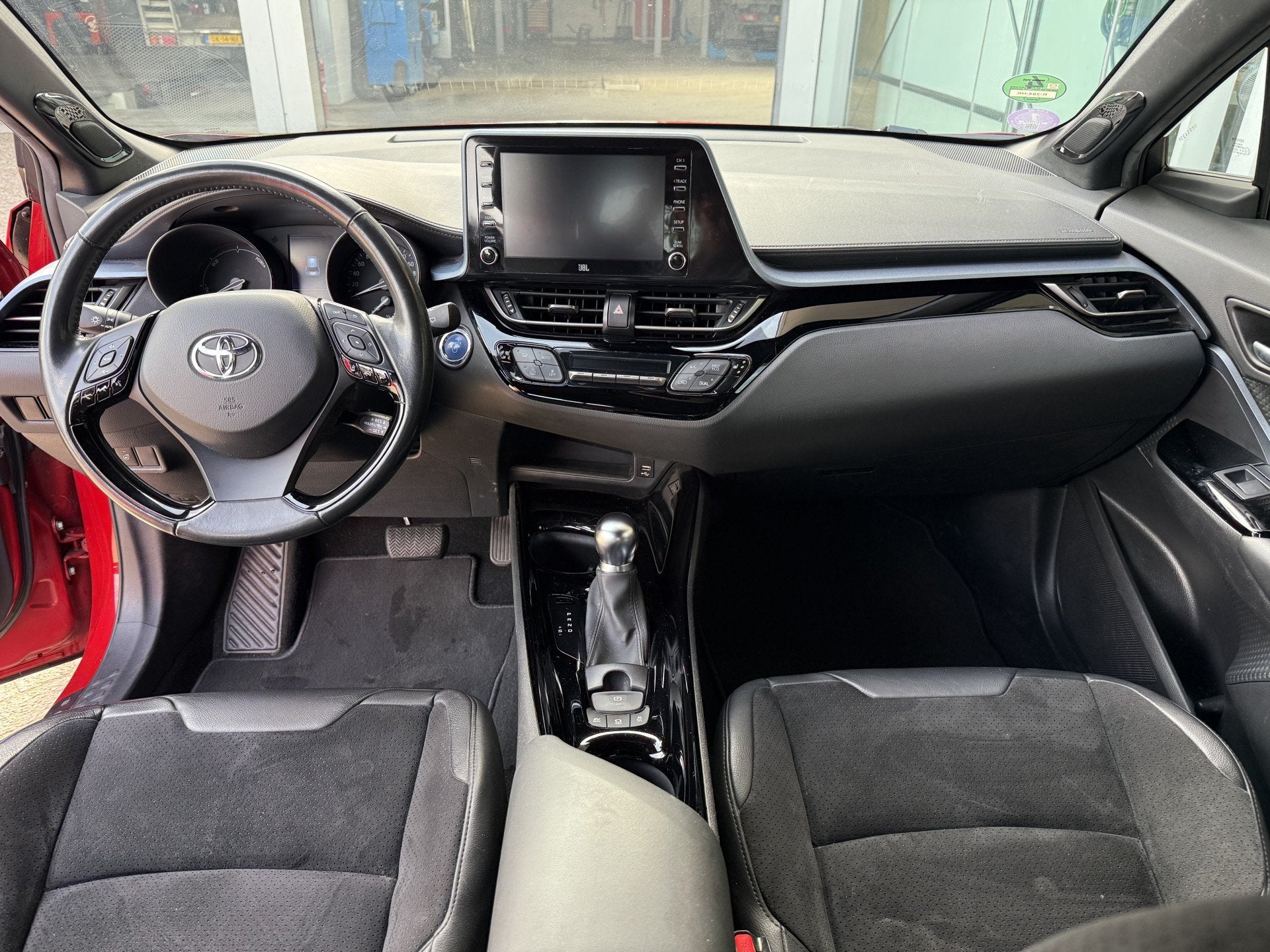 Toyota C-HR 2.0 Hybrid Executive * Trekhaak * JBL * Leder/al, 4 cilinders, 23 km/l, Bedrijf, Hybride Elektrisch/Benzine