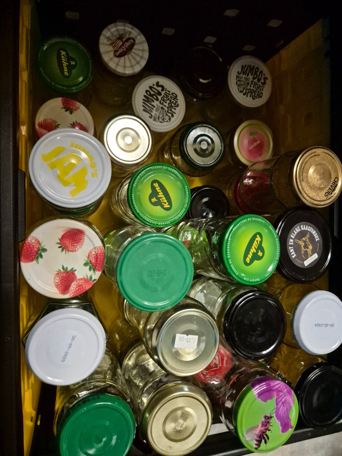Ongeveer 100 potjes voor jam oid, Ophalen