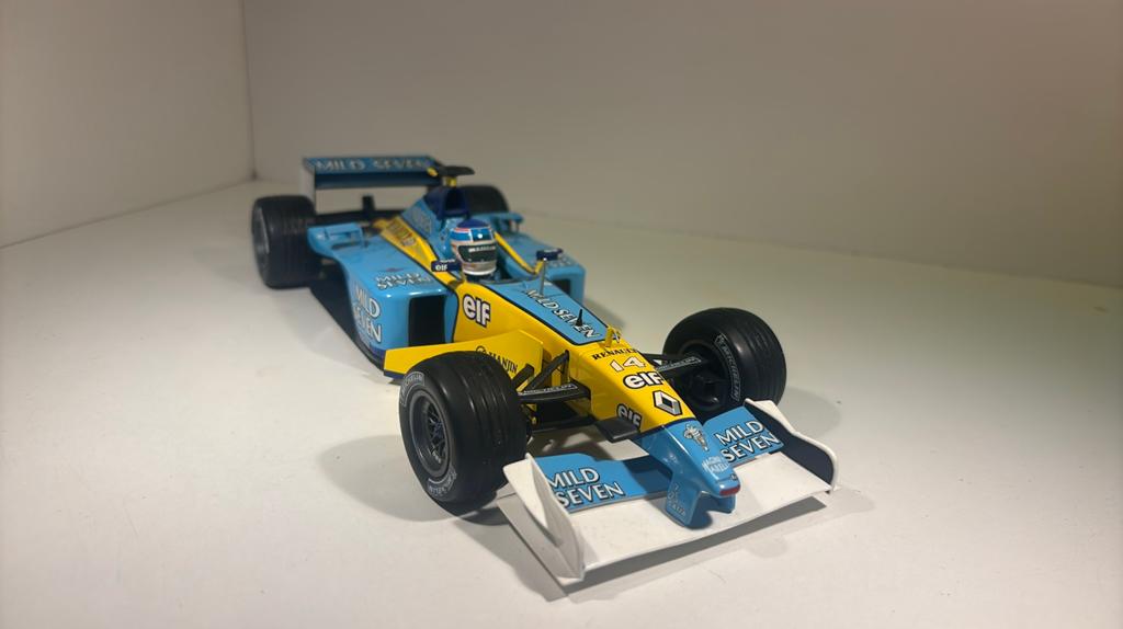 F1 Renault type r 202 universal hobbies 1.18, Hobby en Vrije tijd, Modelauto's | 1:18, Overige merken, Ophalen of Verzenden, A
