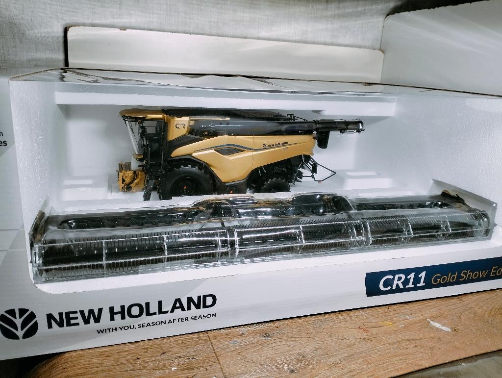 Te koop UH New Holland CR11 Gold Show Edition Gelimiteerd., Ophalen of Verzenden, Nieuw, Tractor of Landbouw, Universal Hobbies